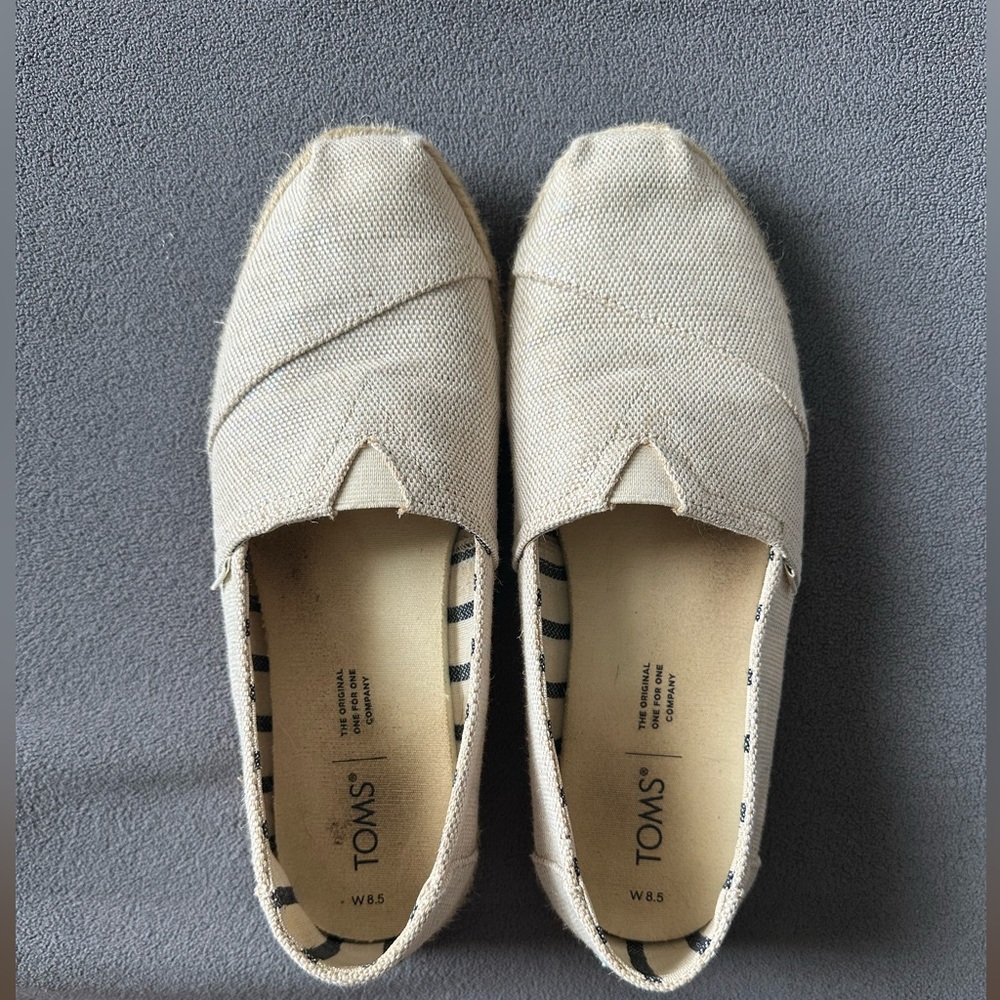 Tom’s shimmery crème slip-ons very good condition